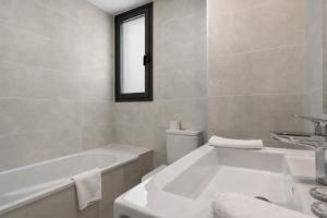 Luxury Higuerón: Spa Piscina a pasos del Tren