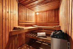 Zeus Wyndham Grand Athens