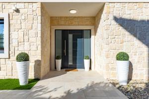 Luxury Villa Laura with Jacuzzi in Malinska