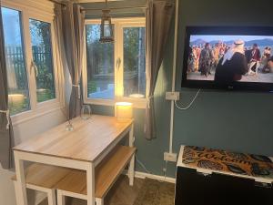 The Snug -Seasons Chalet Breaks