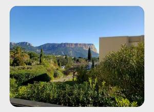 Cassis 5 pers parking vue mer