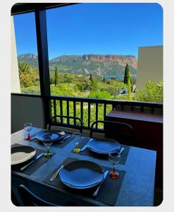 Cassis 5 pers parking vue mer