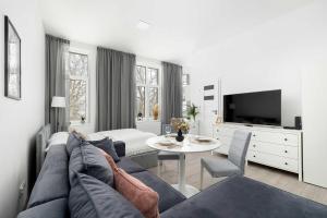 Cozy Studio with Workspace Near the Beach by Noclegi Renters