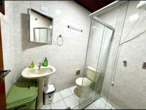 Casa na praia em condomínio com piscina e ar-condicionado