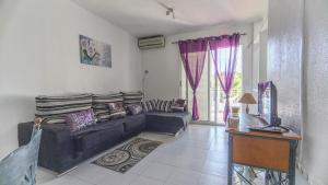 Spacious 1 Bedroom Apartment with salt lake views