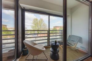 Downtown suite, parking, loggia, elevator, quiet