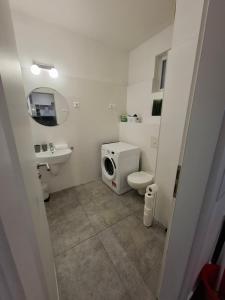 HI Downtown Apartment A12