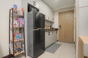 Cozy 1BR Balcony with Pool View Plus Free Parking