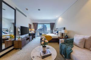 Marina View Studio with Balcony