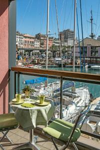 Sull'Acqua del Porto Antico