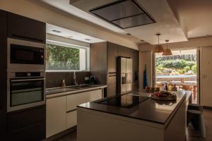 Elegant Villa for 10 with Pool in the heart of an ocean-view setting