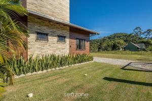 Casa c Churrasq. a 700m da Praia JSE0382