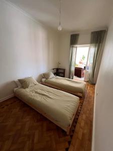 Big apt 4beds with terrace, 15 mins to Lisbon
