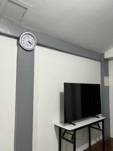 2-story gated house good for families and groups