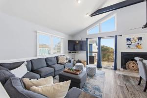 Salty Vibes 6Min Walk to Beach Pool & Dog Loving