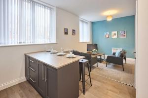 Host & Stay - Showtime Studio