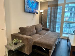 Spacious & Central 1 bdrm 2 real beds