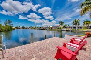 CoralVilla Sunset Cove - ping pong table, kayaks, pool, view, on water, boating