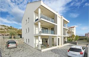 3 Bedroom Nice Apartment In Sibenik