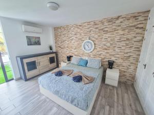 Colon II apartment with aircon, pool bar, beachside - Playa De Las Américas