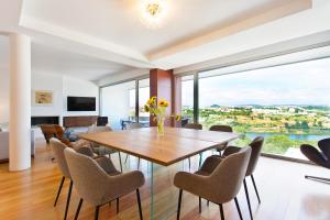 Casa dos Cubos Douro River House with swimming pool and river view