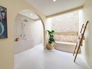 NEW 2BR Minica Villa in the heart of Kayu Aya, Oberoi, Seminyak walking distance to Beach, Shops, Restaurants