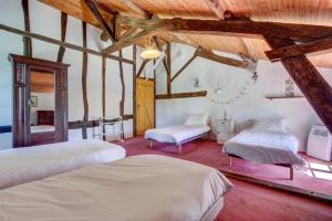 Large house with pool sleeping up to 10 people