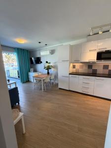 Malibu Park Chill & Sun