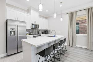 O26A Single Story 2BR Townhome King Beds Pet Friendly Houston