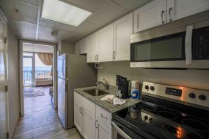 Boardwalk LUX Shoreline - Prime Location