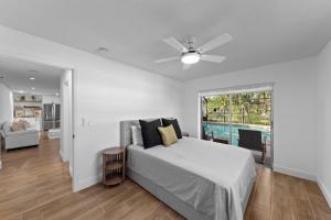 4BR Waterfront Home w Heated Pool Private Dock