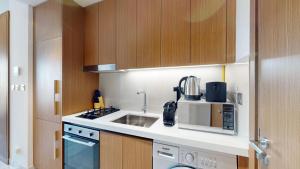 Vacationer Holiday Homes l Modern Studio l Community Views l Free Gym, Pool