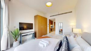 Vacationer Holiday Homes l Modern Studio l Community Views l Free Gym, Pool