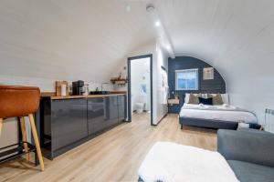 Apex Studio Pod and Jacuzzi Bath