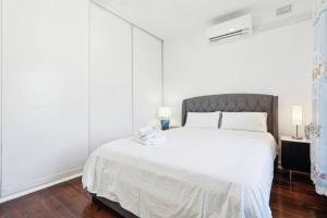 Hidden Gem Spacious 2BR House in Clovelly Park