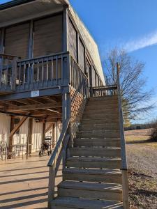Timber Oaks 2-Home Country Retreat Pond & Hot Tub