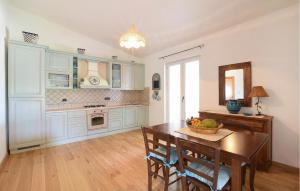 3 Bedroom Lovely Apartment In Sorso img1