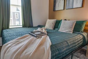 4BR Townhouse King Bed Garage Northlake