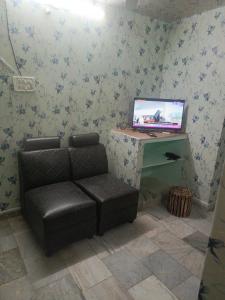 AC Studio room with kitchen at Hitech City
