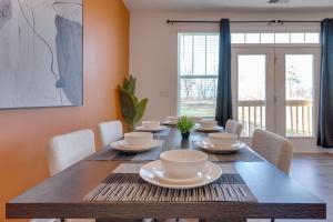 4BR Townhouse King Bed Garage Northlake