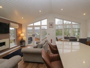 High Lake View Lodge