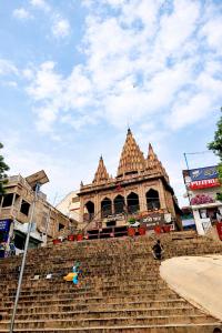 HOTEL SHIVASHRAM NEAR KASHI VISHWANATH TEMPLE - FullY AC ROOMS