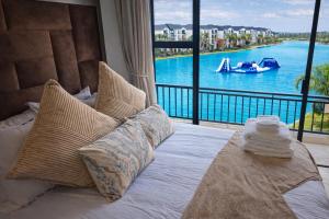 Spectacular Lagoon Facing Apartment - The Blyde