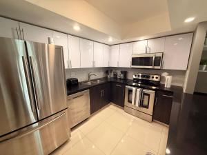 Modern 2BR beachfront with pool & tennis view