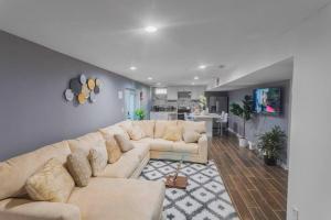 Spacious 7BR Retreat WGym Near DC-Family Friendly