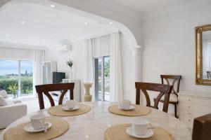 Luxurious Villa 6 Min from Beach with Sea Views