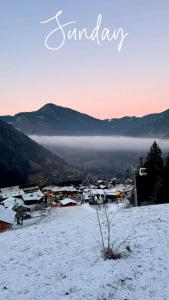 Le Petit Roc Cozy Basecamp in Roc dEnfer