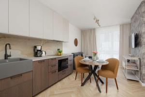 Unique Studio for 4 Guests with Underground Parking by Noclegi Renters