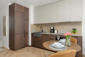 Unique Studio for 4 Guests with Underground Parking by Noclegi Renters