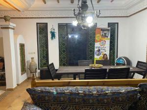 Chambre dans un magnifique petit riad avec piscine